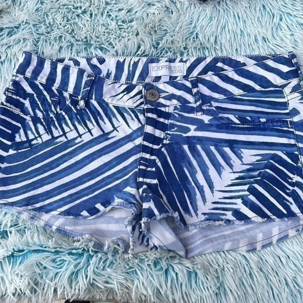 Beautiful express shorts size 4